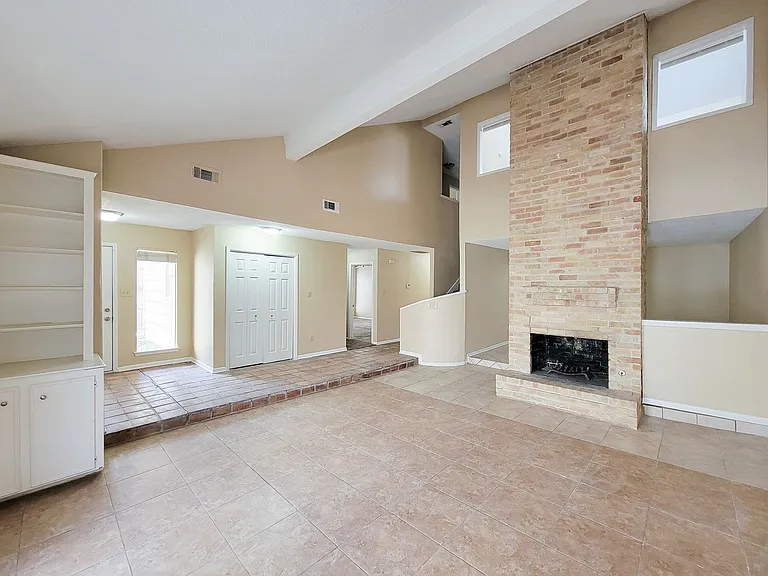 2710 Quail Creek Dr — Photo 2