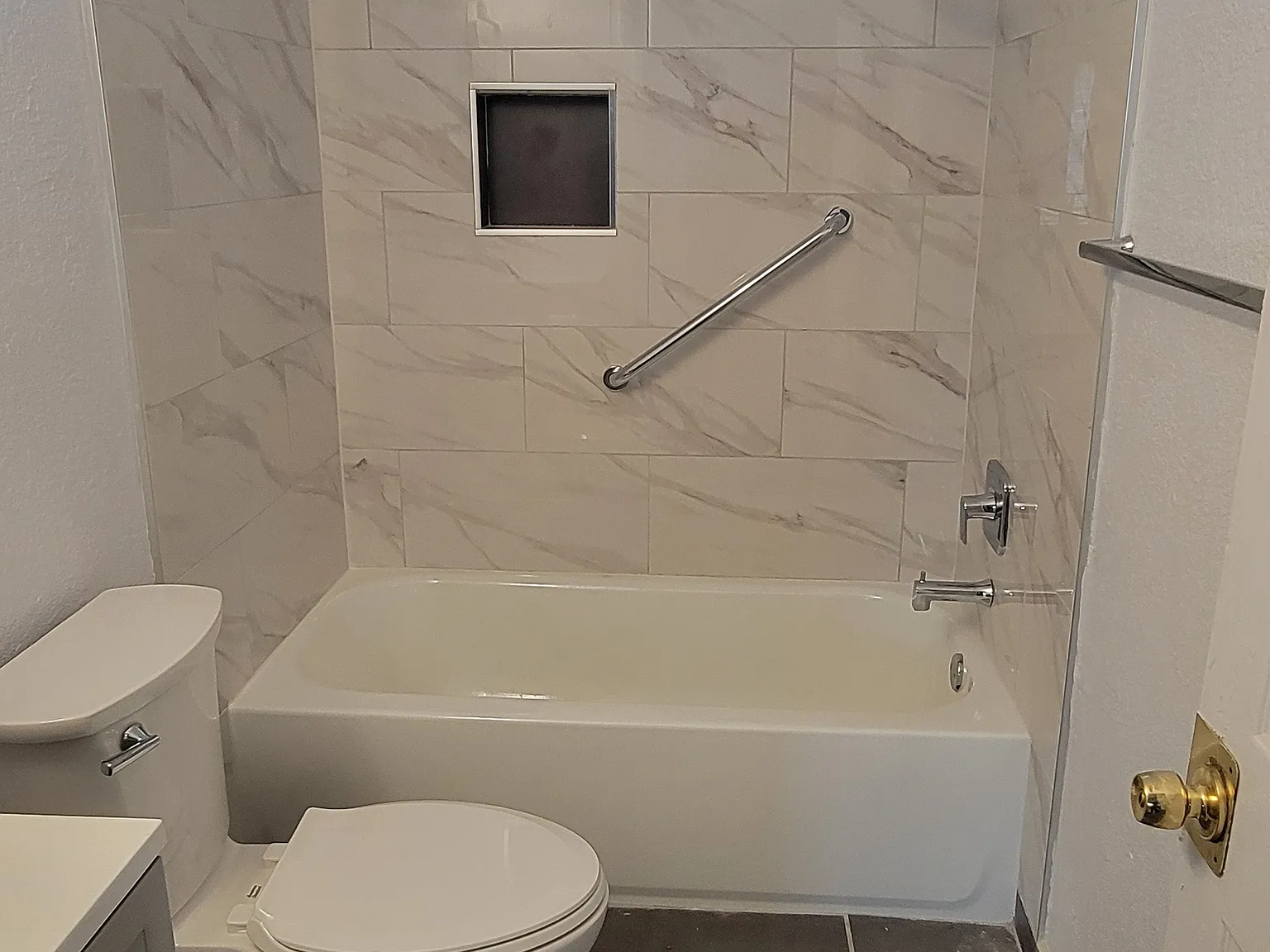 2 bed, 700 sqft, $2,700 — Photo 4