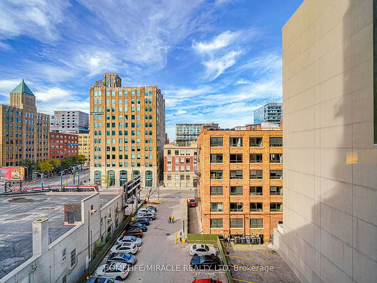 25 Oxley St #701 — Photo 40