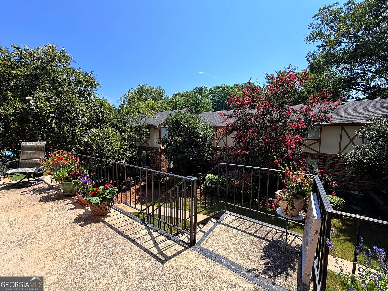 2 bed, 1.5 bath, 936 sqft, $1,650 — Photo 3