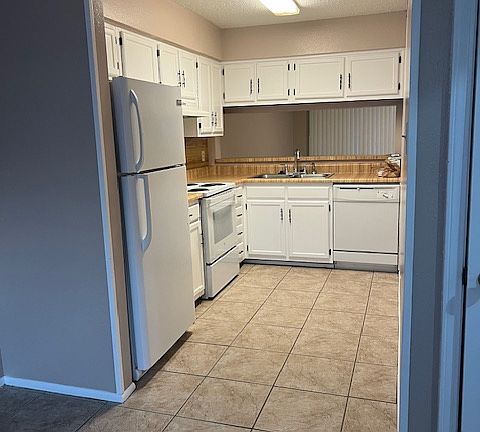 2nd image of 822 Asheville Dr