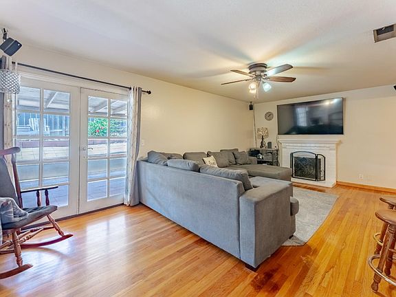 5th image of 5079 Ella Ct