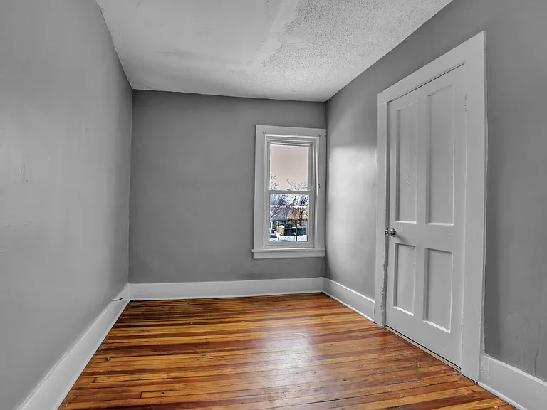 15 Auchinvole Ave #UPPER — Photo 4