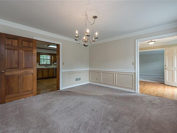 5th image of 231 Newport Ln