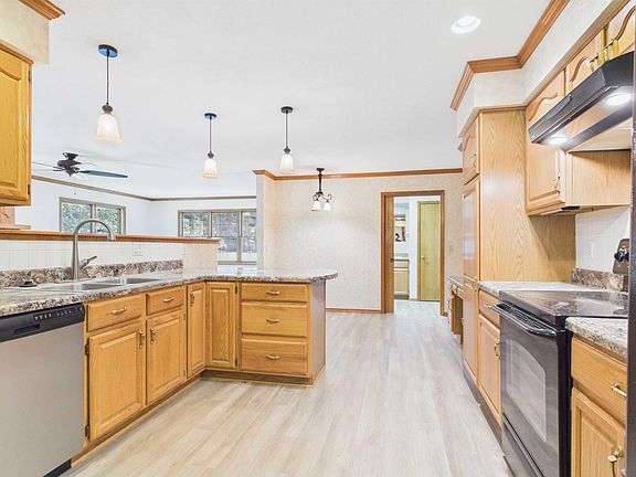 4th image of 204 Parkwood Dr