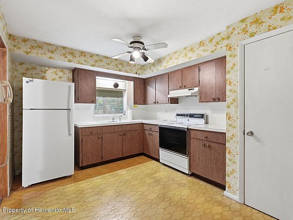 5th image of 7541 Hollyridge Dr