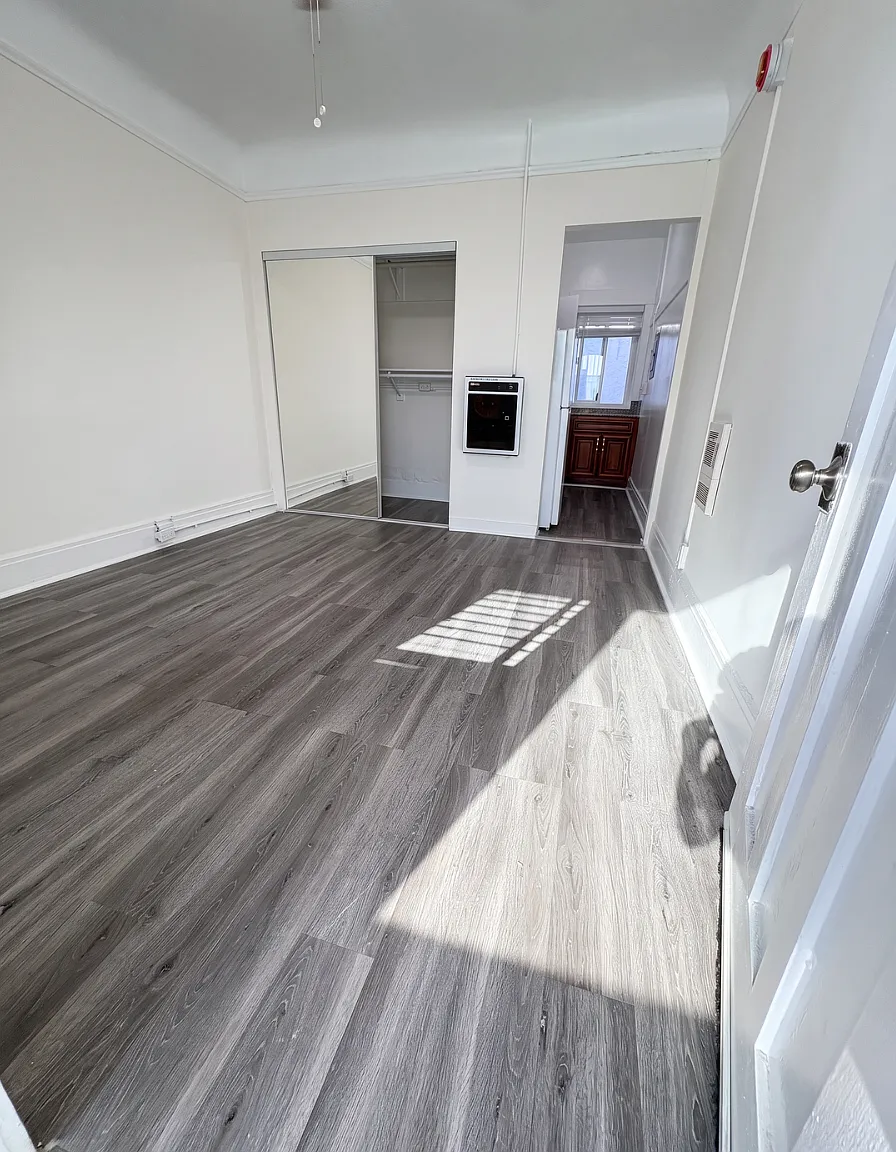90 Steps from the Beach -- Studio with Most Utilities Paid! at Venice Beach — Photo 3