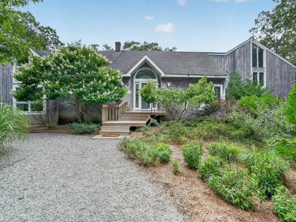 272 Bigelow Rd, Tisbury, MA 02568