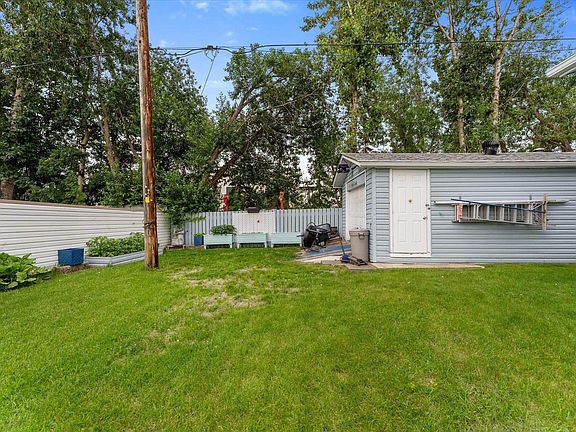 3rd image of 305 Calahoo Rd #9