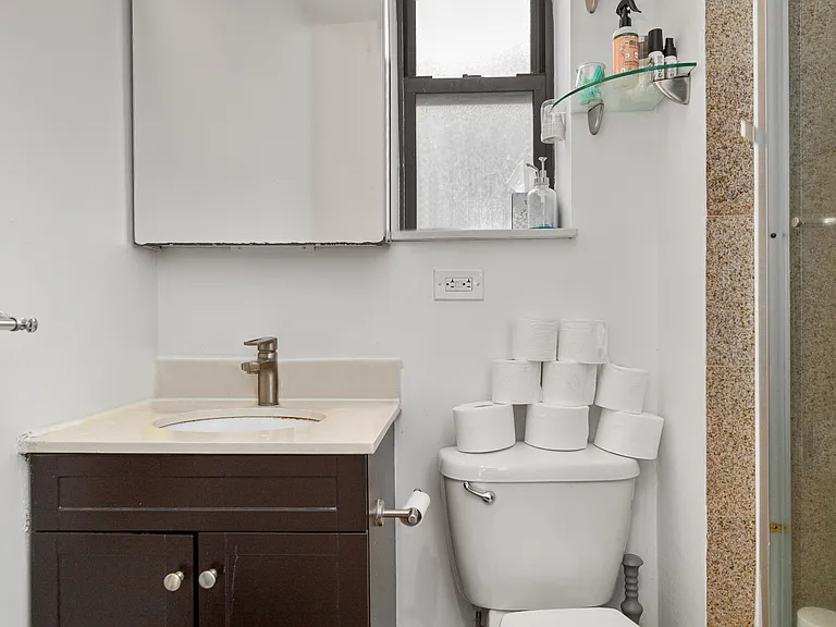 141 W 10th St #4 — Photo 3