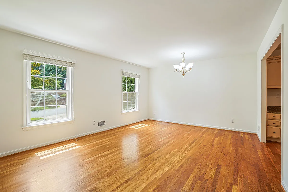 4 bed, 2110 sqft, $4,800 — Photo 4