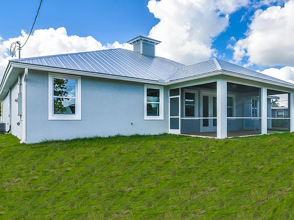 4th image of 695 SE Crescent Avenue