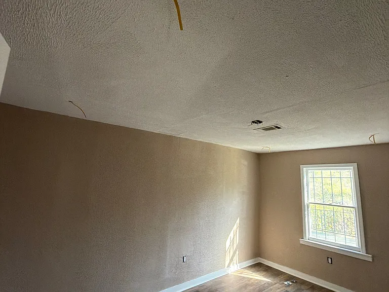 267 Woody Dr — Photo 2