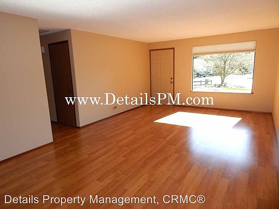 3rd image of 19338 NE Crestwood Ct