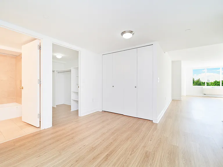 160 Riverside Blvd #3H — Photo 8