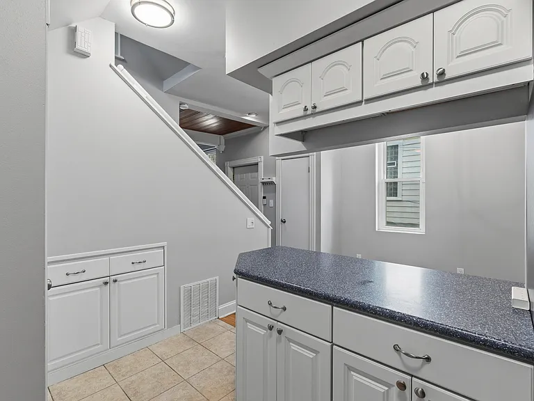 1740 N Arlington Pl #A — Photo 8