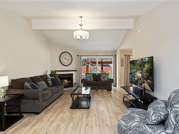 4th image of 23180 Sonnet Dr