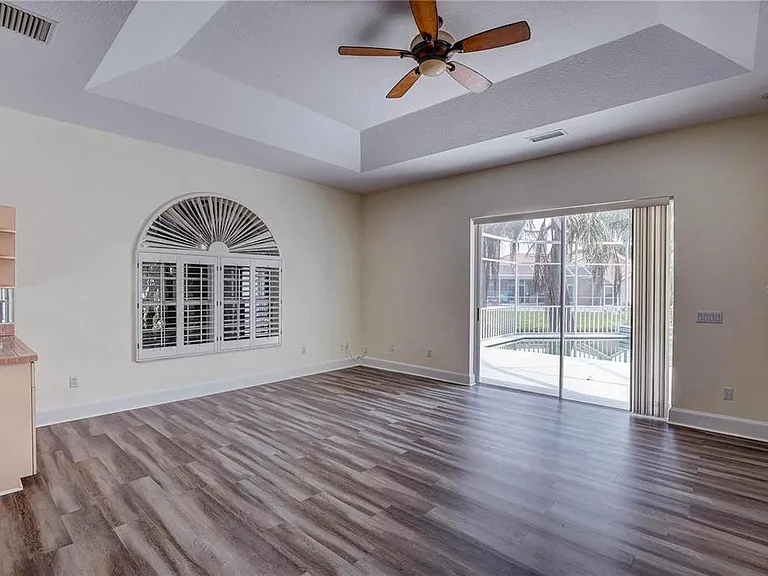 2208 Hampstead Ct — Photo 9