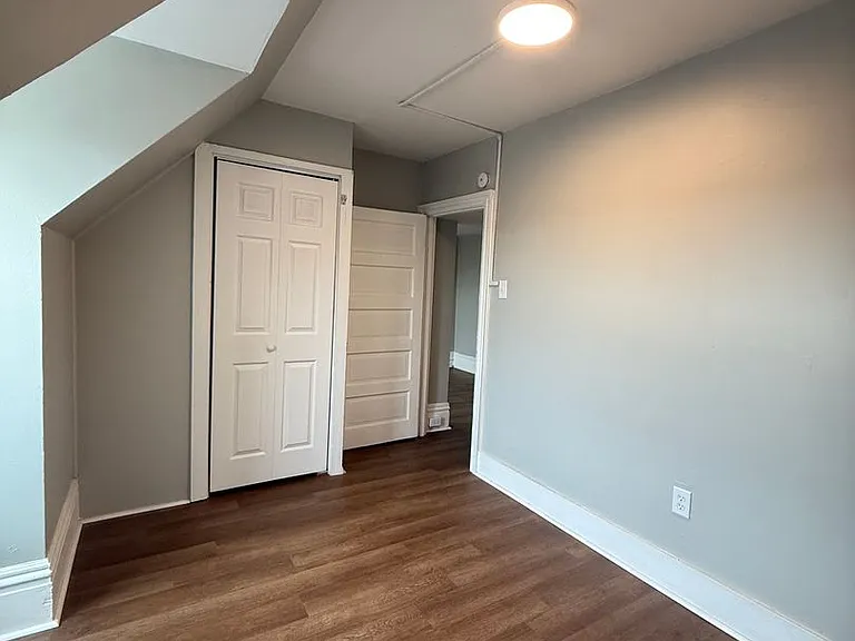 934 Western Avenue — Photo 15