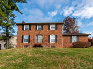605 Riverwood Pl, Louisville, KY 40207