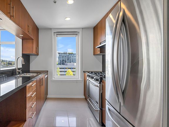 4th image of 2721 1st Ave Unit 905