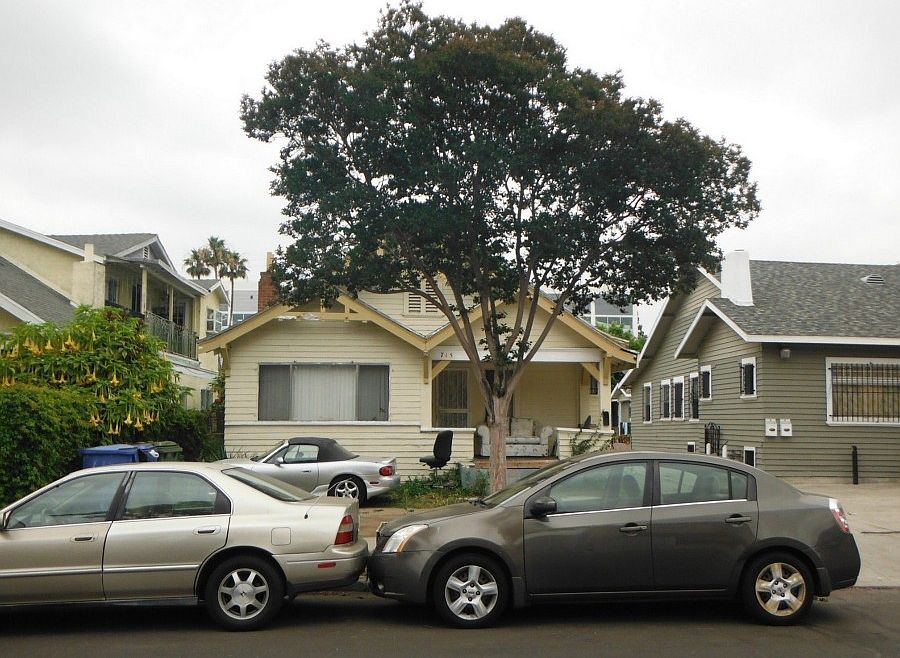 1st image of 715 W 41st St