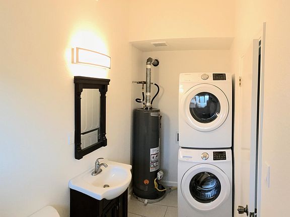 Washer/Dryer in Bathroom