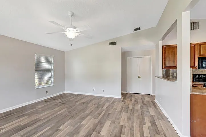 4 bed, 1190 sqft, $3,950 — Photo 3