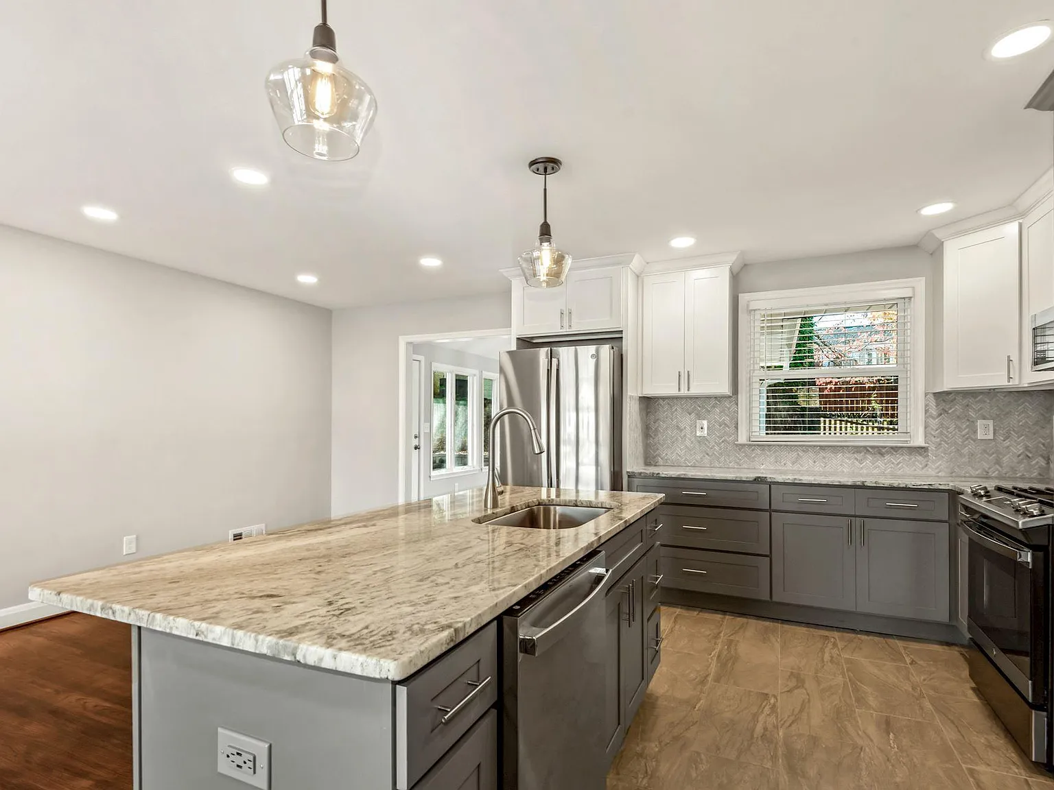 1520 Pickett Rd — Photo 4