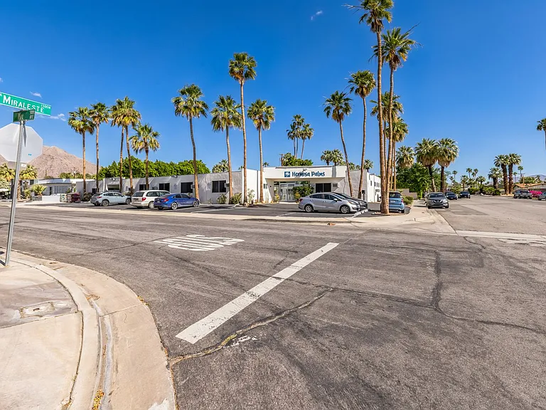 588 E. Mel Avenue - Hermosa Palms — Photo 39