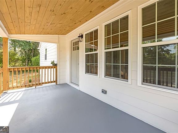 4th image of 3460 Zingara Rd NE