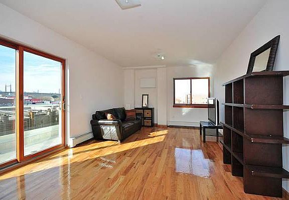 3rd image of 2160 33rd St APT 4A