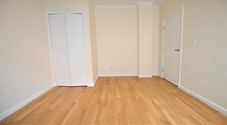 Rented by Manhattan Realty Group | media 13