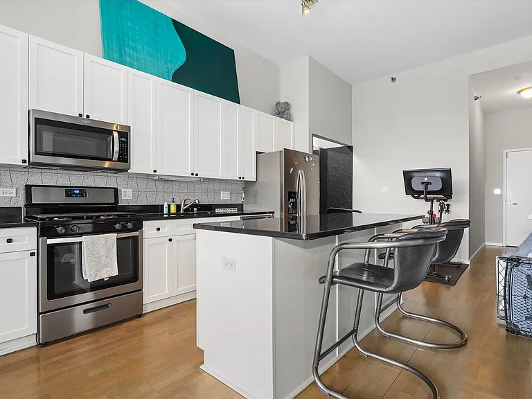 321 S Sangamon St #902 — Photo 3