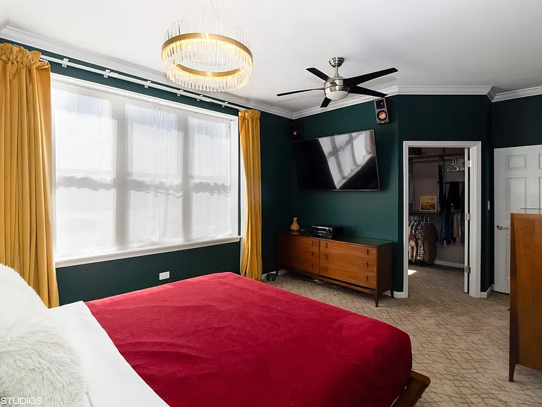 2042 W Warren Blvd — Photo 11