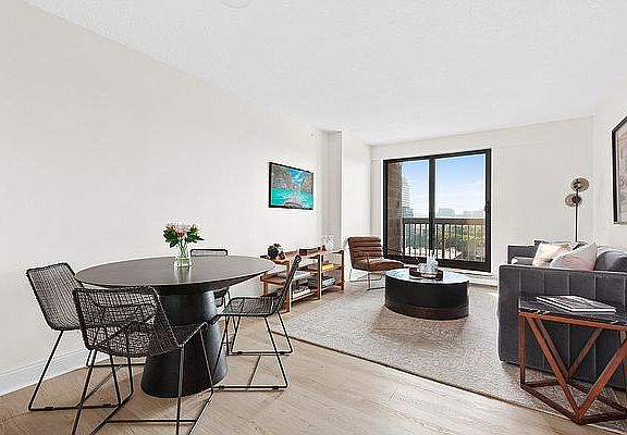 3rd image of 1990 Lexington Ave #19JJ