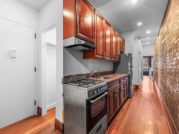 3rd image of 316 W 19th St APT 5E