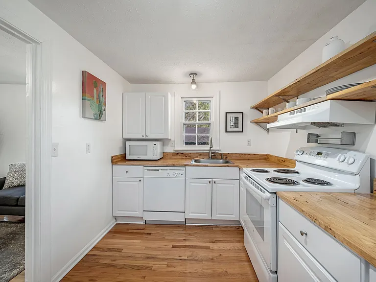 1022 Granada Ave #B — Photo 6