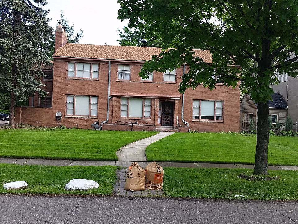 1st image of 1656 Strathcona Dr