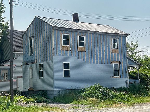 2nd image of 587 Sidells Ct NE