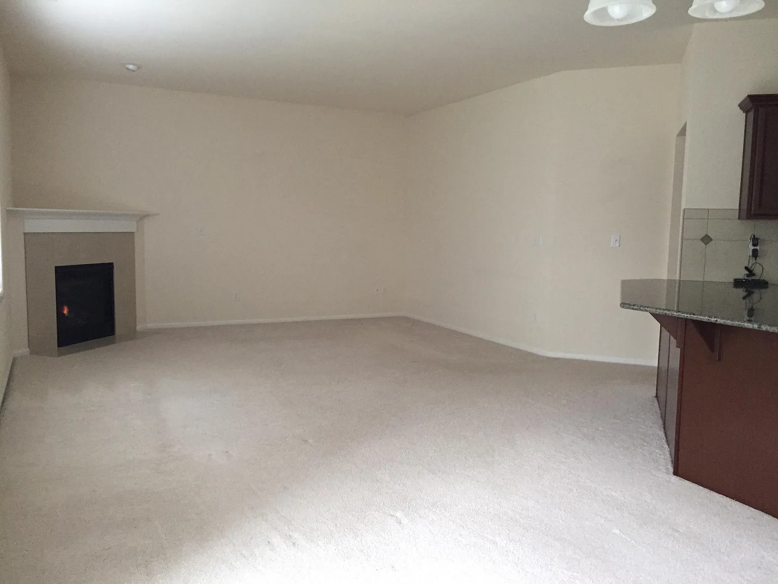 5 bed, 2597 sqft, $4,200 — Photo 2