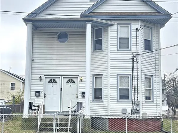 34-36 Applegate Ln, Providence, RI 02905