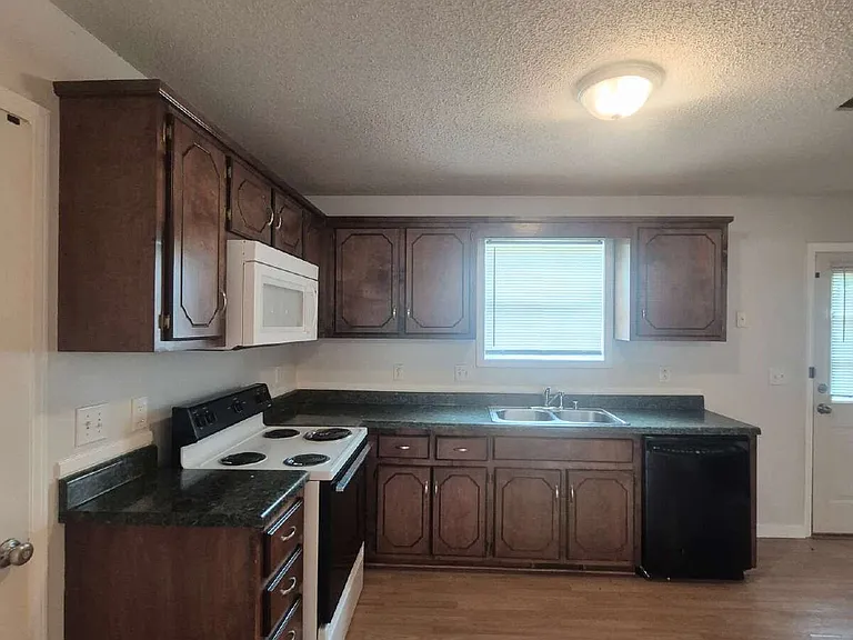 825 Decoy Ct — Photo 5