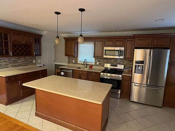 3rd image of 12 Scherer Blvd