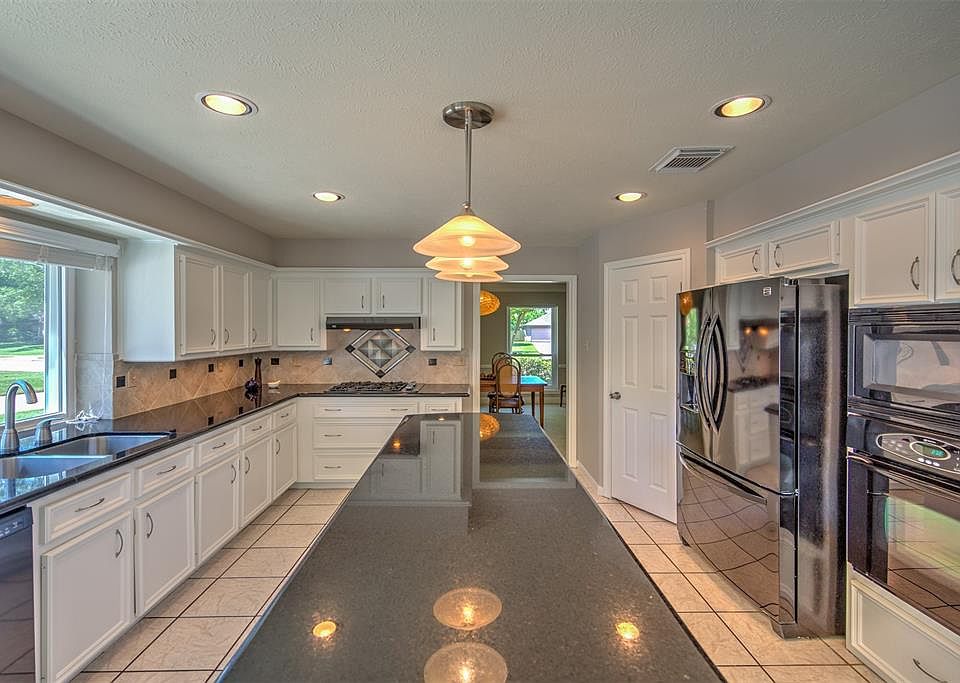 1st image of 15406 Park Estates Ln