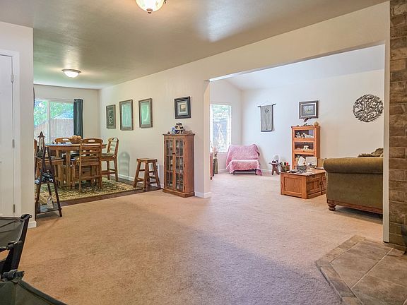 3rd image of 155 Mason Ct