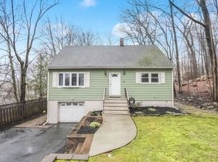 16 Seneca Dr, Ringwood, NJ 07456