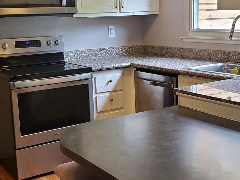 Kitchen with Breakfast Bar