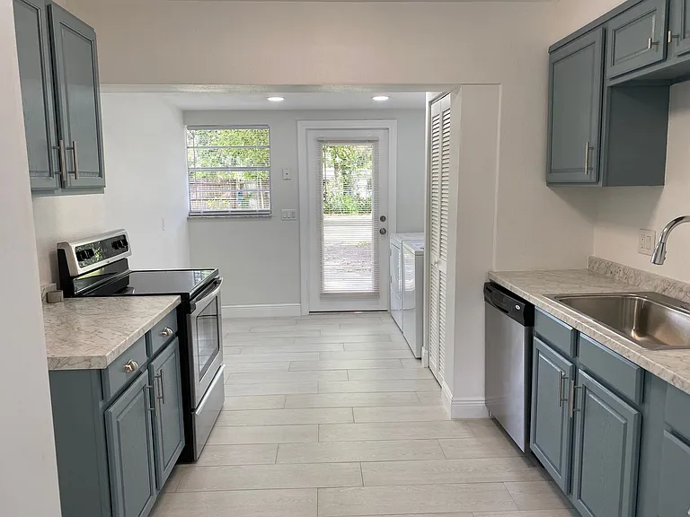 925 Mead Ave — Photo 4