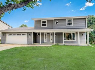 6712 Radburn Ln, Greendale, WI 53129